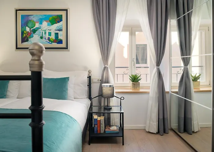 Sun Luxury בית הארחה 3*