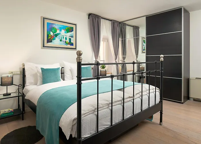 Sun Luxury בית הארחה 3*